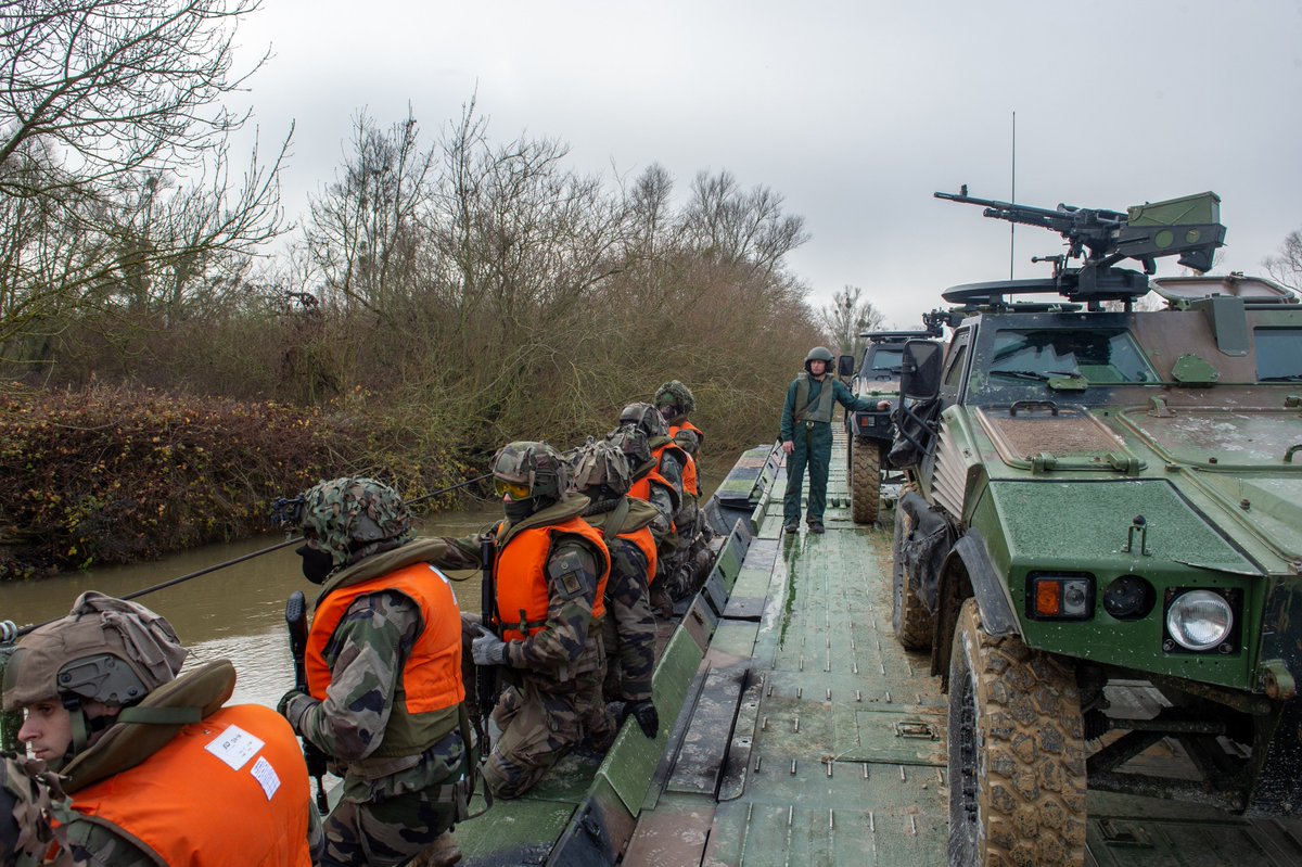 armeedeTerre's tweet image. L’exercice d’aguerrissement "Marne 2018" de la #7BB se poursuit pour les militaires du #1RCH, #1RTir et #5RD avec le franchissement des #VBCI. 

L'exercice est une succession de déplacements tactiques pendant 36h, avec notamment un franchissement de coupure humide sur La Marne.