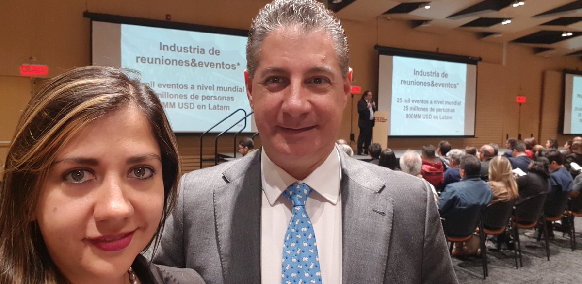 Jenn_pineda's tweet image. En el cierre del proyecto #RetoCluster, se realizó sesión de networking con potenciales clientes de 10 empresas de #SoftwareyTI de Bogotá que sofisticaron sus productos y servicios con realidad virtual y aumentada. @camaracomerbog @Tecnalia_Co @InnpulsaCol apoyó @PTPColombia