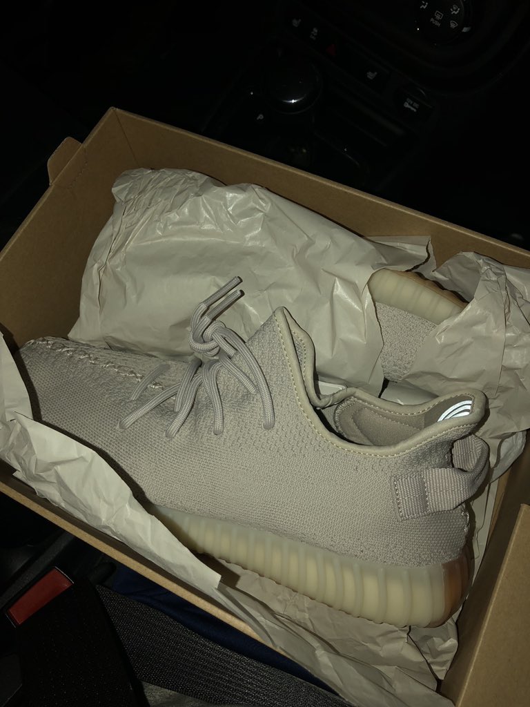 ResellingB's tweet image. SELLING THESE STARTING AT $200|WORN ONCE TO TRY THEM ON| SIZE 11| RETAIL IS $220 THIS IS A GREAT DEAL!