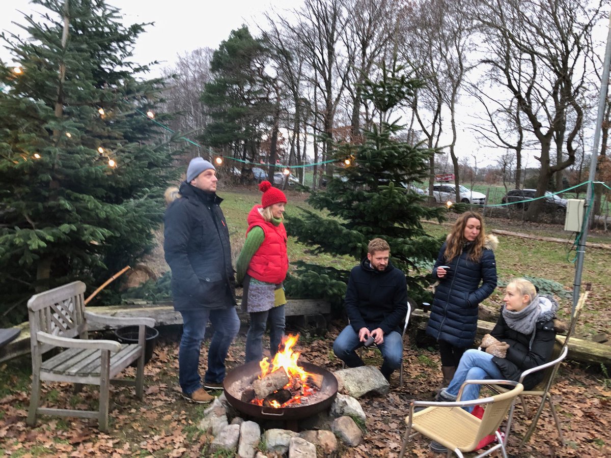 dentee's tweet photo. Today and this year Hannover celebrated it’s Christmas party in the open - on the Christmas tree plantation with mulled wine, bratwurst and the best colleagues you can imagine! #iworkdell @StefanSchmugge @dertobi @DinkoEror https://t.co/gzYjSRuHEe