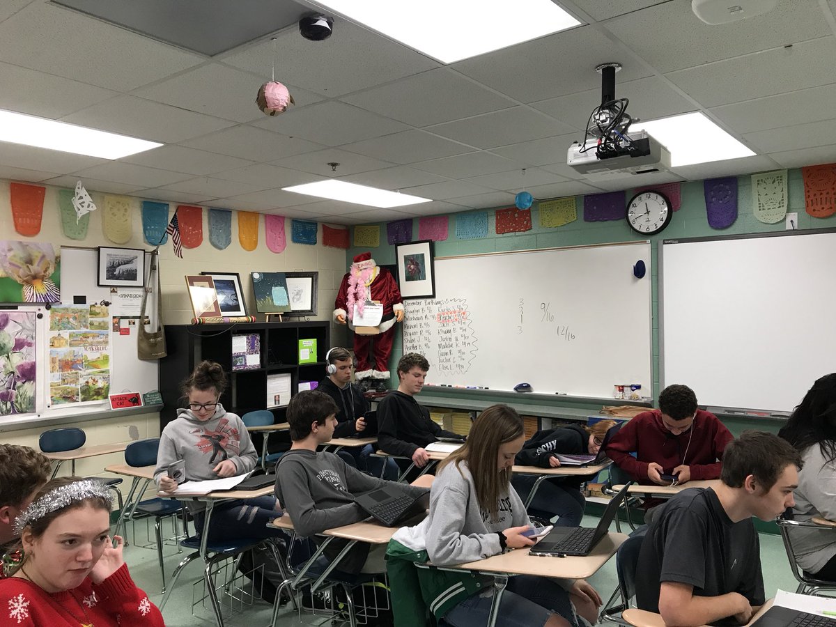 canoeing2's tweet photo. So this creepy thing appeared in my classroom I was at lunch. @MEADECOUNTYHIGH #hauntedsanta #creepy #alloneallin #gethimouttamyroom #headlesssanta https://t.co/L0IFuVqAYR
