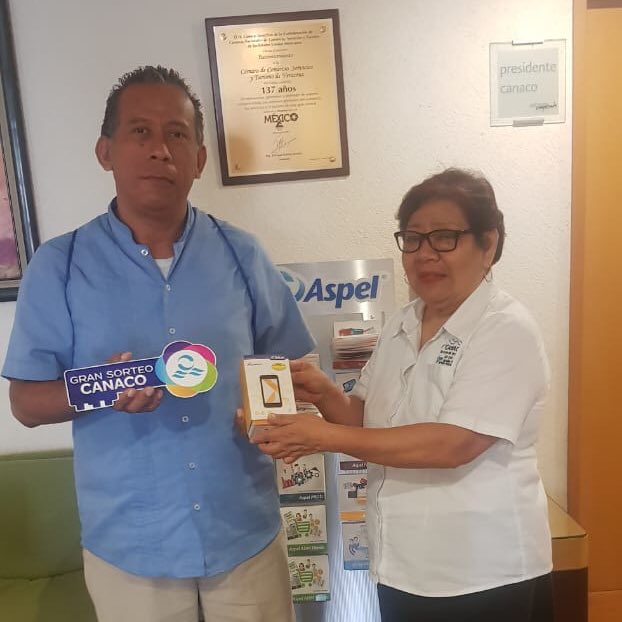 Canaco_Veracruz's tweet photo. Ya iniciamos con la entrega de premios del #SorteoCANACO2018 🎉🎁 ¡Muchas felicidades a los ganadores! 🎉🎁 https://t.co/wsoBdDYD9a