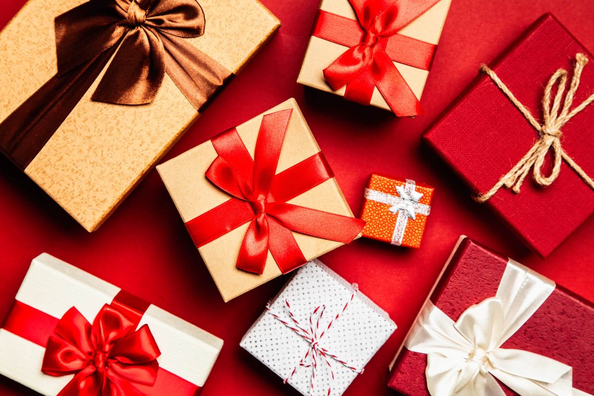 Paylobby_de's tweet photo. Santa's busiest little helpers are, without any doubt, the local post and #delivery services. Learn more here: https://t.co/Glvpphz3nC

#ecommerce @USPS @canadapostcorp @DHLUS @FedEx @amazon https://t.co/7MF3f5cQhd