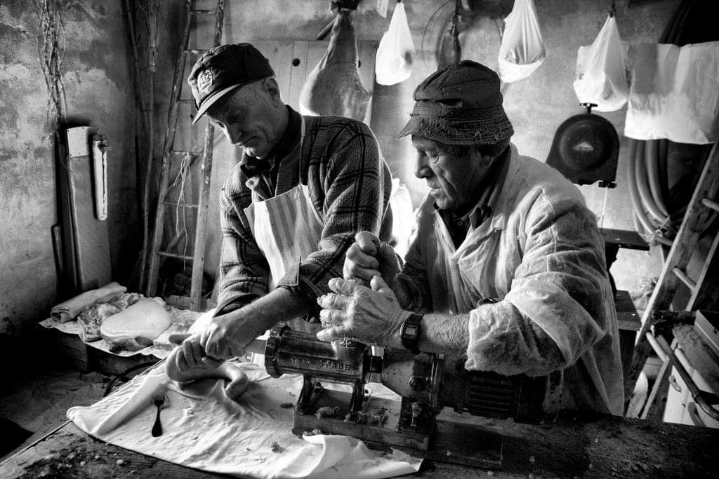 Il #Purcitar ritorna a #Gorizia! Sabato 15/12 dalle 10.30 in #ViaRastello  inizia la tradizionale lavorazione della carne di #maiale con #norcini professionisti. La #tradizione riapre i locali storici della città!