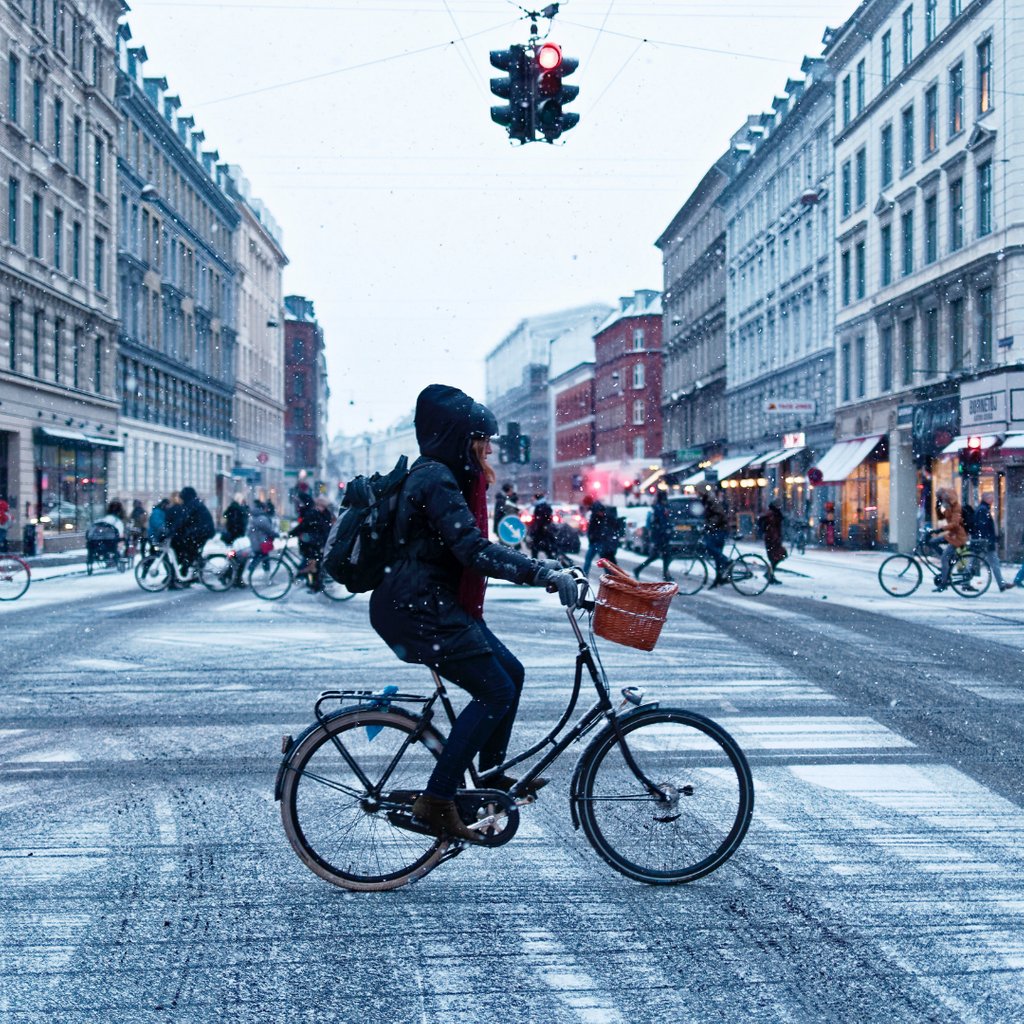 hexlox's tweet image. Many cyclists believe that the beginning of cold season marks the end of the biking season. At HEXLOX we think that&apos;s not necessarily true. Whether you cycle there are ways to continue pedaling all year round. Do you agree? 🚴 🙌 

#Hexlox, #protectwhatyoulove.

#bikelovers
