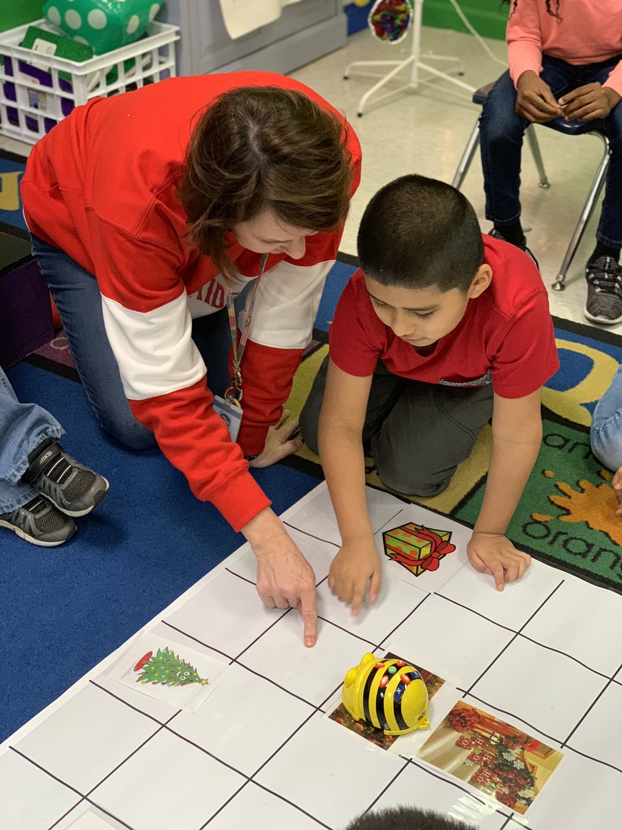 faithplunkett89's tweet photo. I had fun modeling and working with a teacher who created a sequencing lesson on, “Mooseltoe.” Mrs. Smiths’ first graders had a blast putting the events in order! What a great way to tie literacy and coding together. #dcscodes https://t.co/OCLGIbjcD2