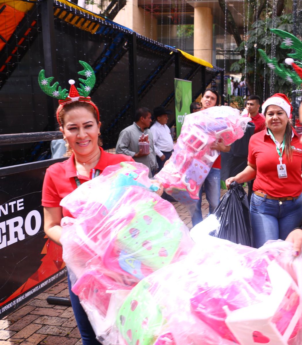 GobMeta's tweet photo. Se une también a la iniciativa del 'Juguetón' navideño la Secretaría de @sgobierno_meta. #YoDonoTúSonríes https://t.co/wIFkKqWous