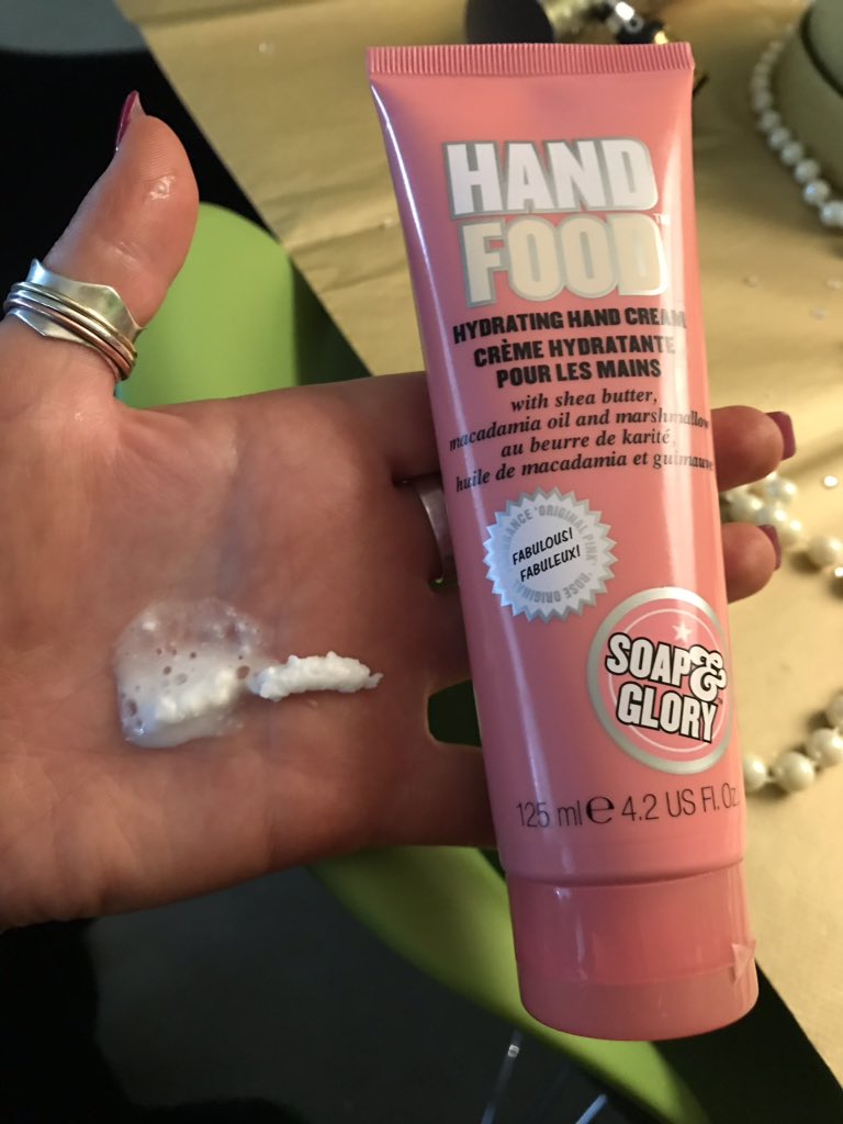 IssieB_92's tweet photo. @SoapandGlory @BootsUK bought this from your Bournemouth store and don’t think it’s ok... it also smells awful. Usually my favourite brand but really disappointed 😩 https://t.co/rAX2t8mv7Y