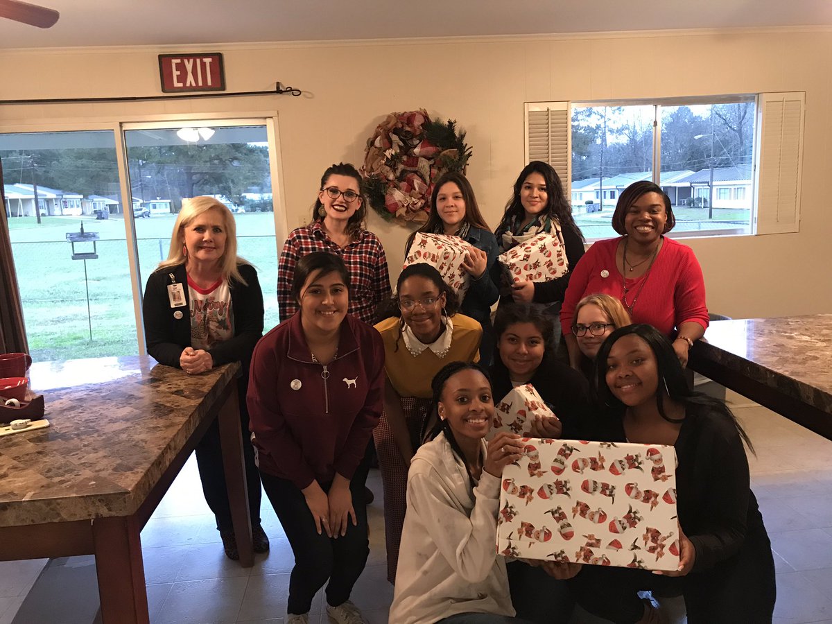 FCCLA members wrapped gifts for Lufkin State School🎁🎄🎁 #LPNoLimits #SantasHelpers #LufkinU