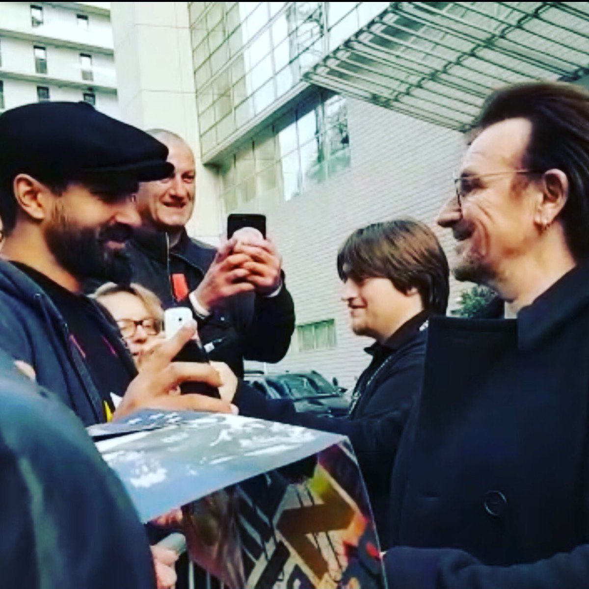 That time I met Bono for the first time after 28 years of being a U2 fan! I like to think we both found what we were looking for! Lol #bono #u2 @u2 #meetingbono #u2eitour #u2experienceandinnocencetour2018 #u2manchester #bonovox #tbt #u2songsofexperience #u2ietour2018