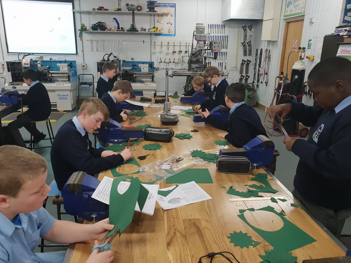 VirCollege's tweet photo. ***First Year Metalwork***
Christmas trees with LEDs π ππ‘π
#mrcomiskey #stem #mechatronics @technology_4 @PDST_TechinEd @CavMonETB @CavanInstitute https://t.co/a3tMGyXq1A https://t.co/2XXyDB7UMi