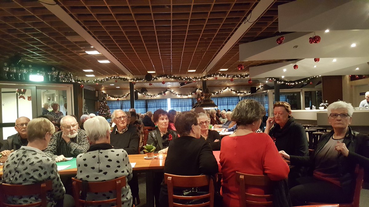 JeroenPiksen's tweet photo. Als pcob -bestuur te gast bij de kerstvierinf van de KBO-Nijverdal.
Samen op weg naar het Licht.
#pcob #cda https://t.co/075w4LVaYT