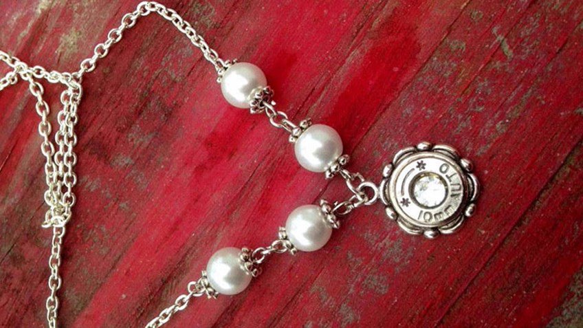 NRAFamily's tweet photo. 9 Perfect #Presents for the #NRAWoman In Your Life: https://t.co/xCPQD5GqcT - #NRAMom #2A #Guns #Gifts #11ShoppingDaysLeft https://t.co/Vm6Woa05Yp