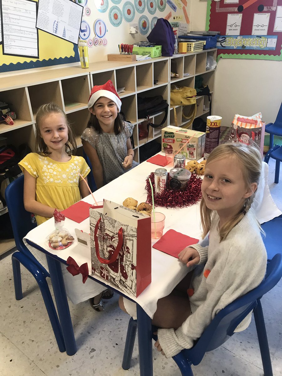 JPS_Year6's tweet photo. 6F getting in the Christmas spirit today! Happy holidays π
π»π #jps6F https://t.co/yMo4EZ2AEn