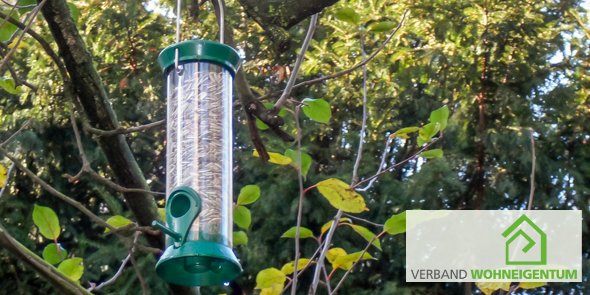 WohneigentumNRW's tweet photo. Bei der #Winterfütterung mit #Futtersilo auch an die #Gesundheit der #Vögel denken:
https://t.co/HI2wHvCk6k https://t.co/N55BrnGq33