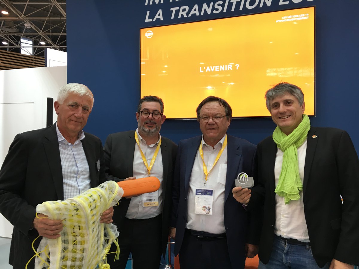 R_SAVEREUX's tweet photo. Les entreprises de @FRTP_AuRA proposent des réseaux connectés à leurs clients. A @Pollutec 2018, les entreprises Energitex, @ELIOT_solutions et @360SmartConnect ont présenté leurs innovations dans le domaine de la géo-localisation des canalisations. @Canalisateurs Sud-Est https://t.co/ueP3SSVnZZ