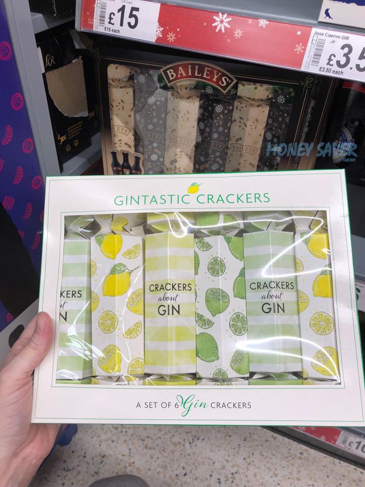 GirlLYFOfficial's tweet photo. You can now buy gin Christmas crackers at ASDA 😋 https://t.co/GHShvPOkb0