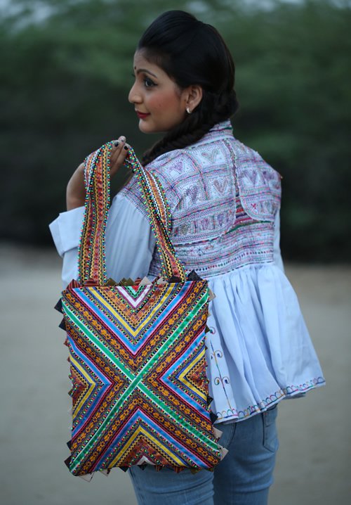 #RT : All of you who are looking for unique purses & clutch bags, I sincerely recommend pabiben.com by #Pabiben in #Kutch. Visit it once and you will be amazed. Your support will go a long way in creating empowered enterprising #WomenofGujarat in every village.