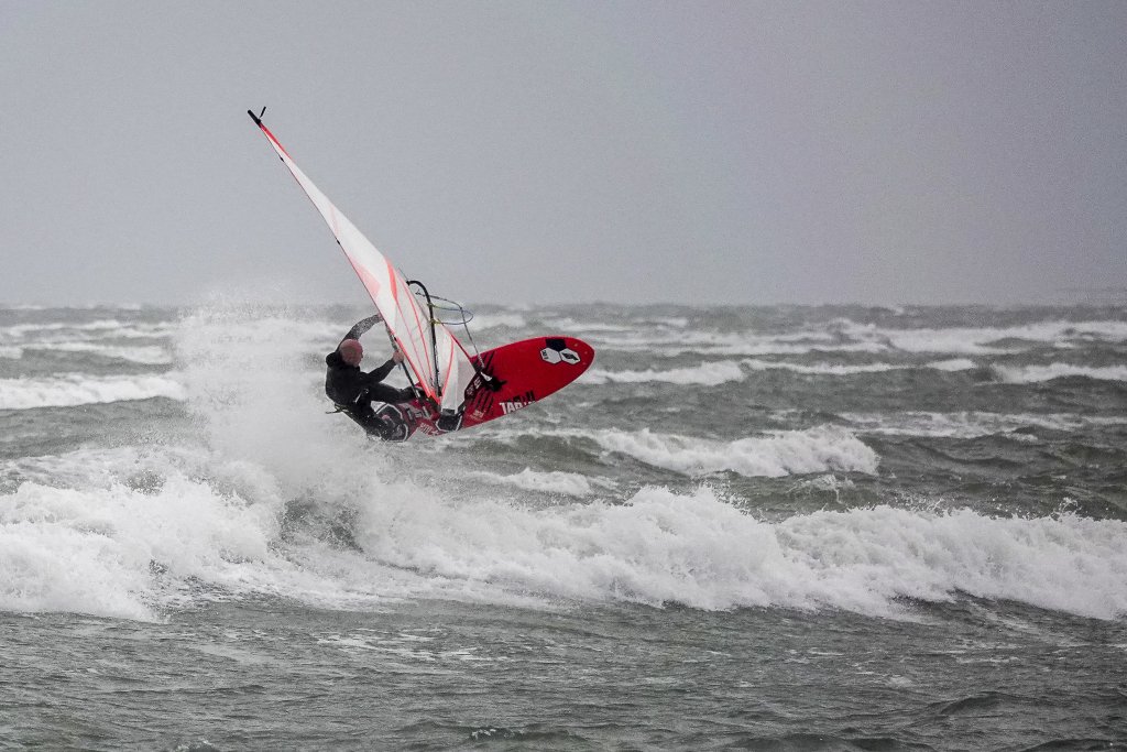 tezwoz's tweet photo. Windsurf, windfoil, windSUP – the latter part of 2018 https://t.co/eJlLGmZRsH https://t.co/UcdNxI1WXD