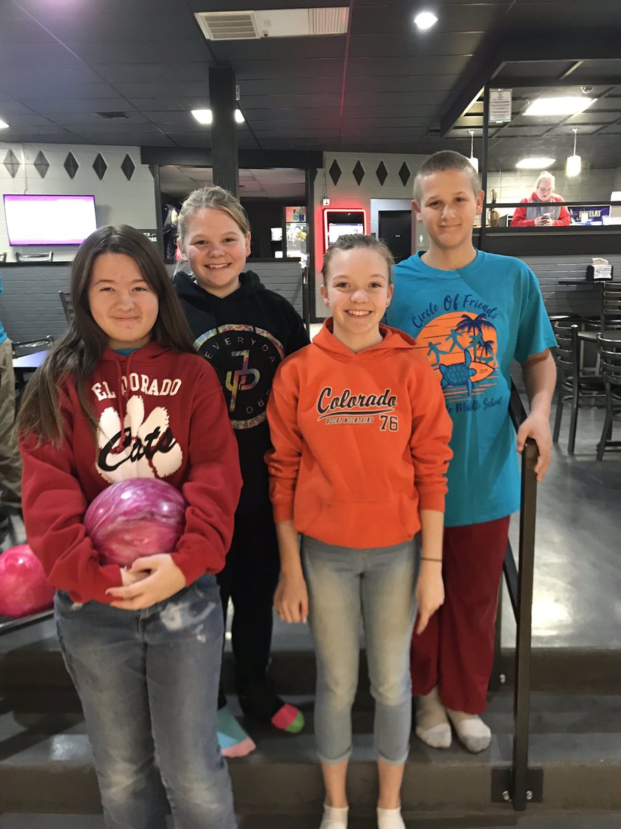 County638's tweet photo. El Dorado Middle School's Circle of Friends had some fun bowling and eating pizza on Tuesday!  Looks like they had a great time! #bcsbc638 https://t.co/tUTiWiUEpX