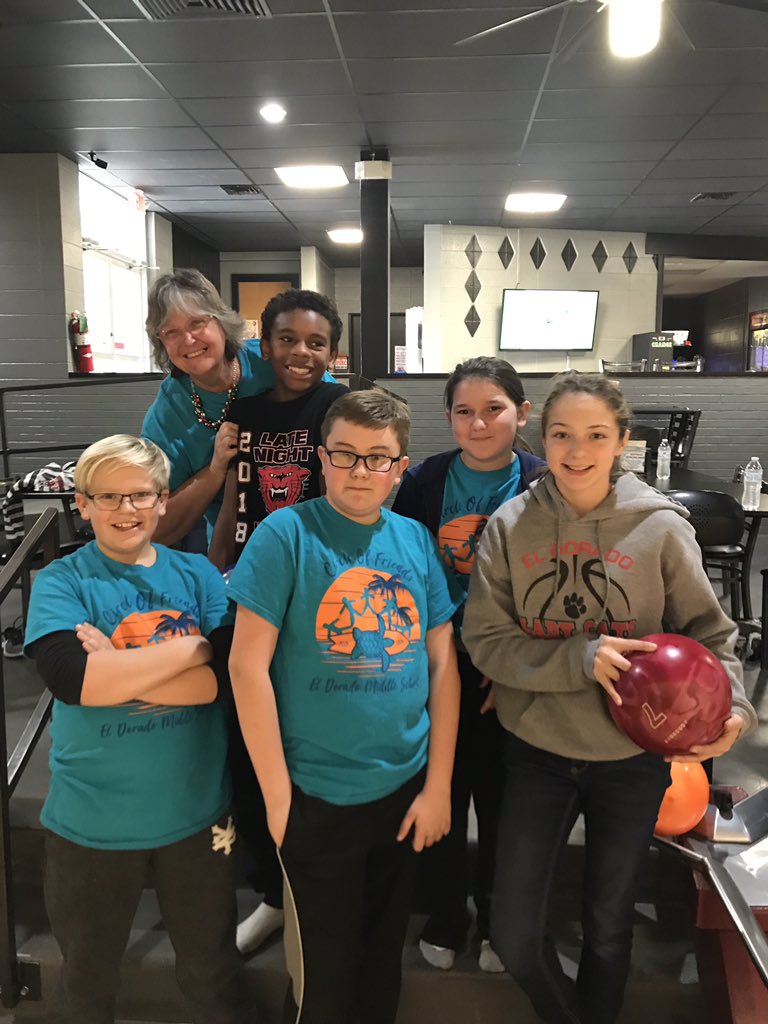 County638's tweet photo. El Dorado Middle School's Circle of Friends had some fun bowling and eating pizza on Tuesday!  Looks like they had a great time! #bcsbc638 https://t.co/tUTiWiUEpX