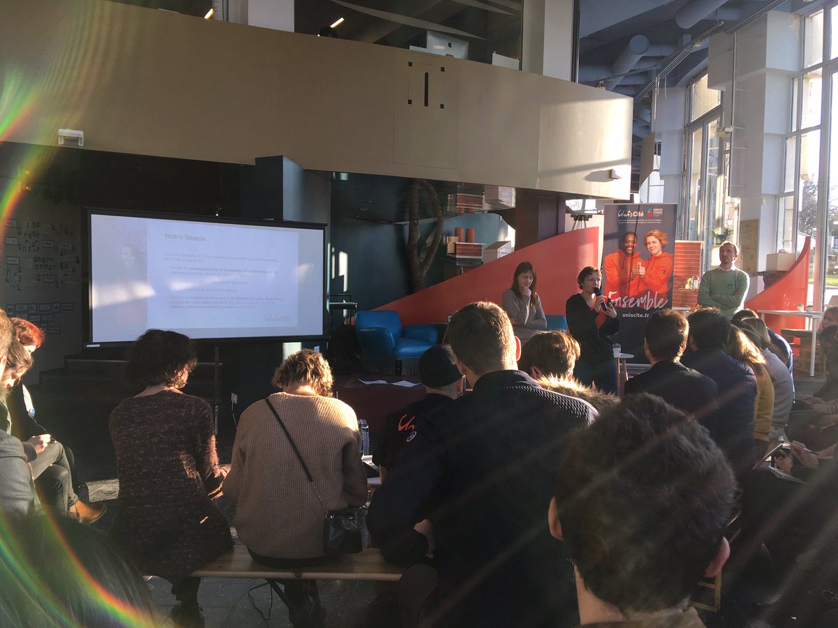 Actu_Transilien's tweet photo. [#OpenHackathonSolidaire] Aujourd’hui aux @halles_civiques 3 agents #Transilien sont mobilisés pour transmettre leurs compétences, dans le cadre du 1er hackathon solidaire inter-entreprises au bénéfice de l’association de jeunes en #servicecivique @uniscite https://t.co/spaIWQn34m