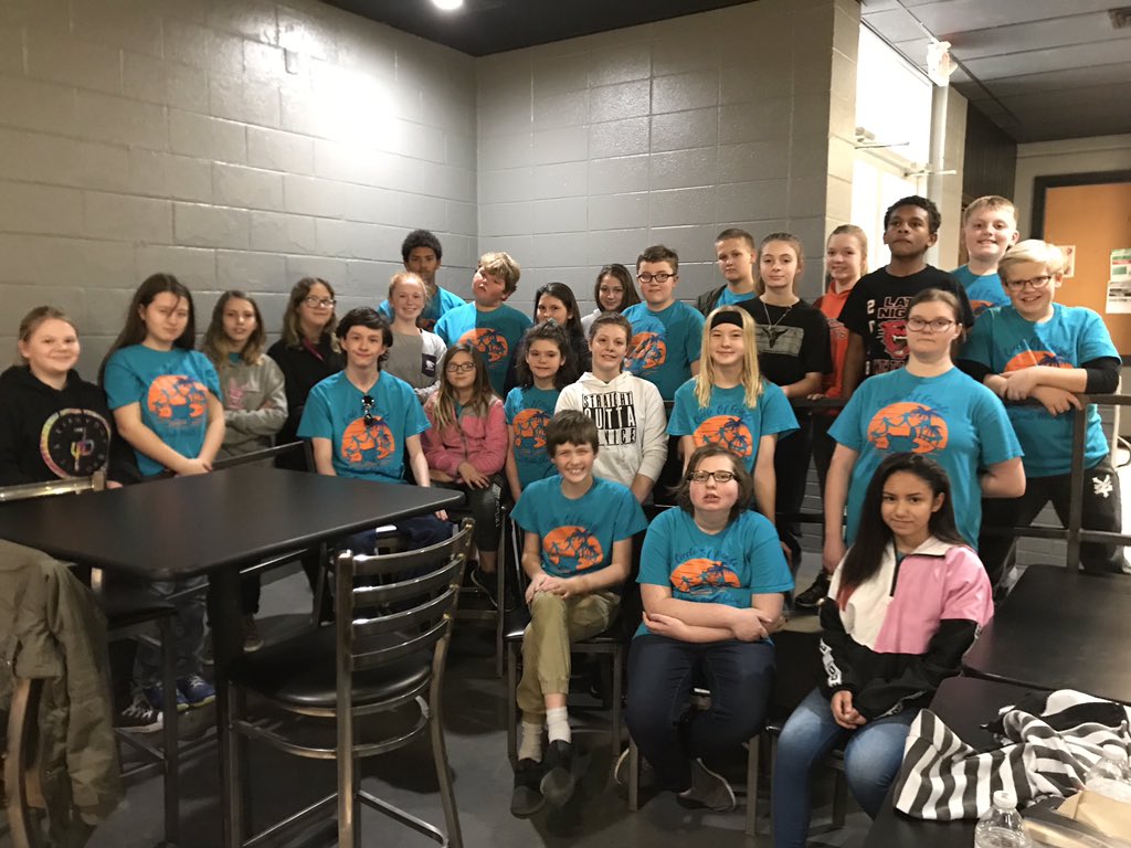 County638's tweet photo. El Dorado Middle School's Circle of Friends had some fun bowling and eating pizza on Tuesday!  Looks like they had a great time! #bcsbc638 https://t.co/tUTiWiUEpX