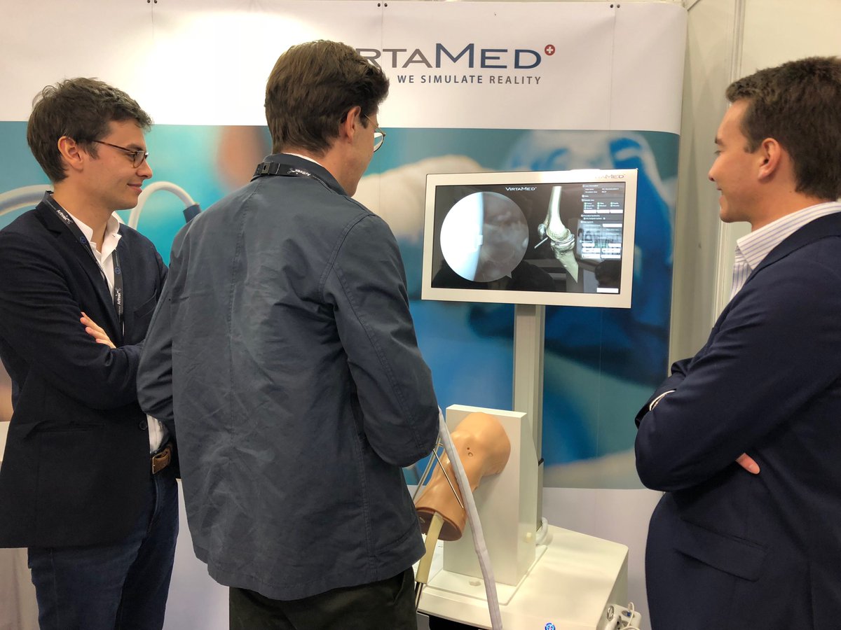 VirtaMed's tweet image. “Super session VirtaMed pour la team SFA Junior!” Le stand de #VirtaMed, la destination préférée des internes lors de la conférence #SFA.

Dans la photo: Corentin, Charles, et Charles. 
@SOFARTHRO @SFARTHROJunior #simulationmédicale #arthroscopie #SFA2018