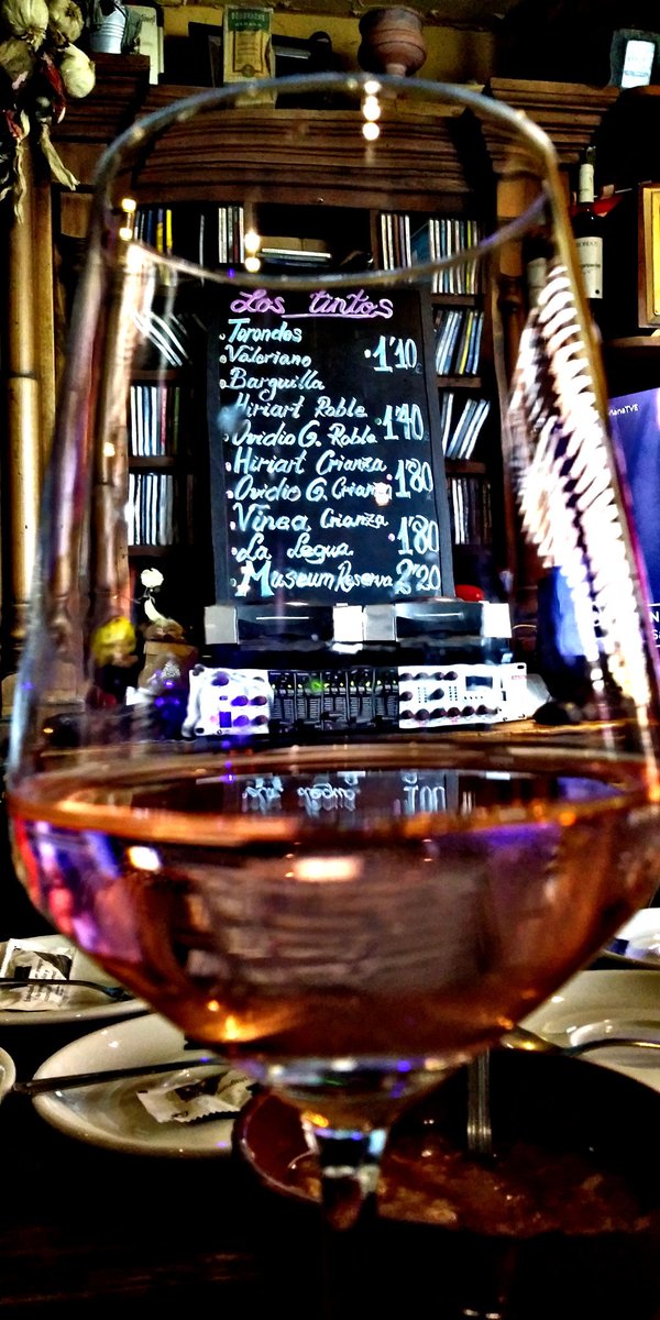 Probando #Rosados nuevos de la <a href="/DOCigales/">D.O. Cigales</a> <a href="/RutaVinoCigales/">Ruta del Vino Cigales</a> toda una explosión de aromas y sabores en el nuevo #7L de <a href="/La_Legua/">La Legua</a> #AlLio #TasteTime <a href="/cyldevinos/">CyL de Vinos</a> <a href="/turvalladolid/">Turismo Valladolid</a> <a href="/Degusta_cyl/">Degusta</a> <a href="/CyLesVida/">Turismo Castilla y León</a>