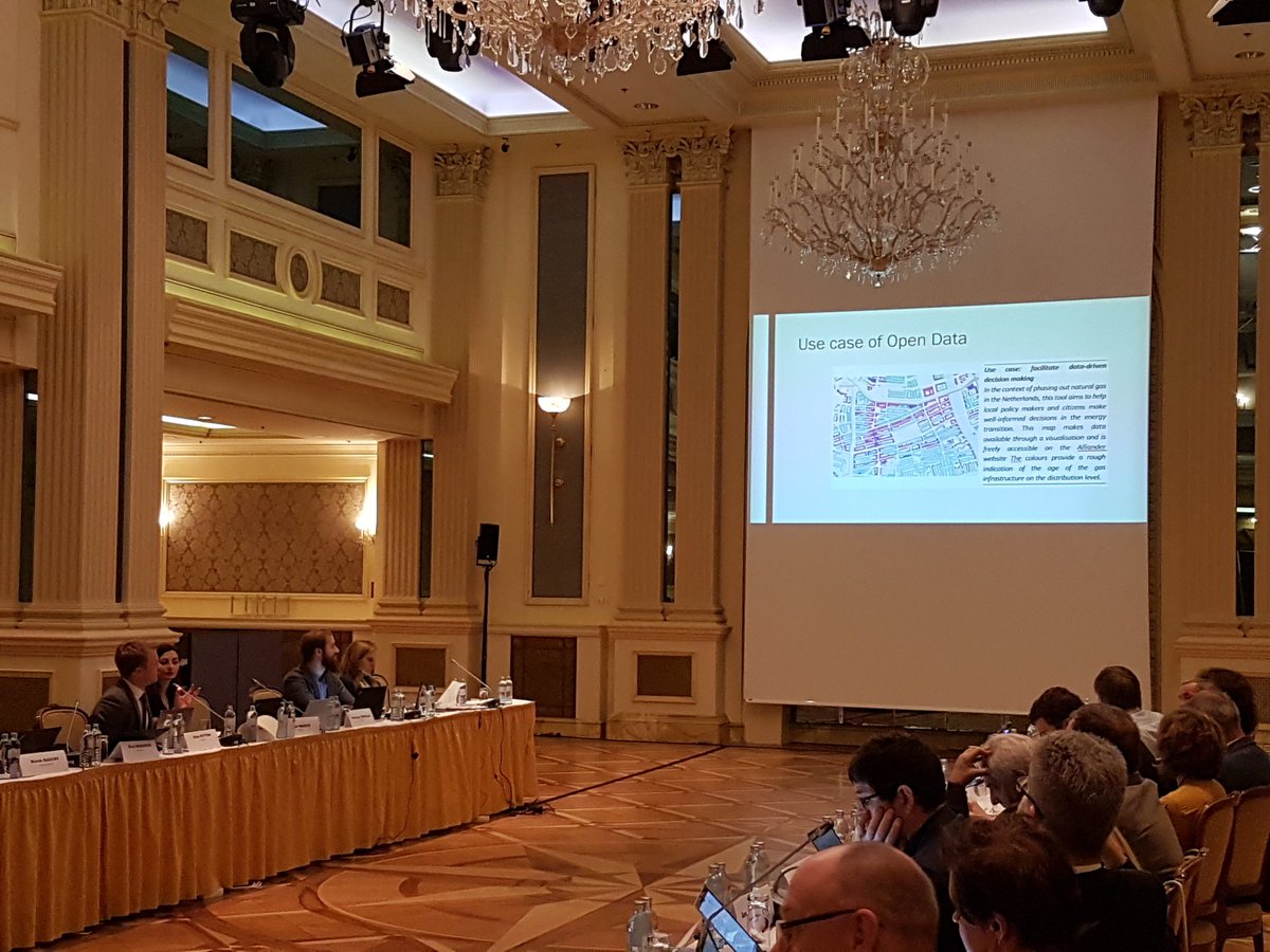 EDSO_eu's tweet photo. Daan Rutten from @Alliander presents the work on Open Data done in the Policy Committee of @EDSO_eu #digitalgrids #opendata #energytransition #CustomerService https://t.co/Y6RgvKmEDO