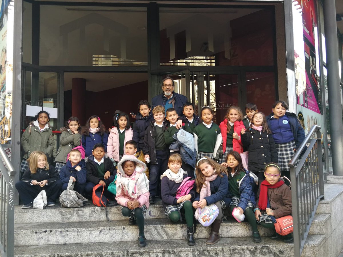 ColegioVedrunaV's tweet photo. Las chicas y chicos de 1,2 y 3 de primaria han asistido a la obra de teatro“The legend of the Zorro”.Hemos podido disfrutar de una obra llena de acción,con muchos momentos divertidos,y alguno triste. Se lo han pasado genial interactuando con los actores y,en inglés.#somosvedruna https://t.co/PPDY7pDfKt