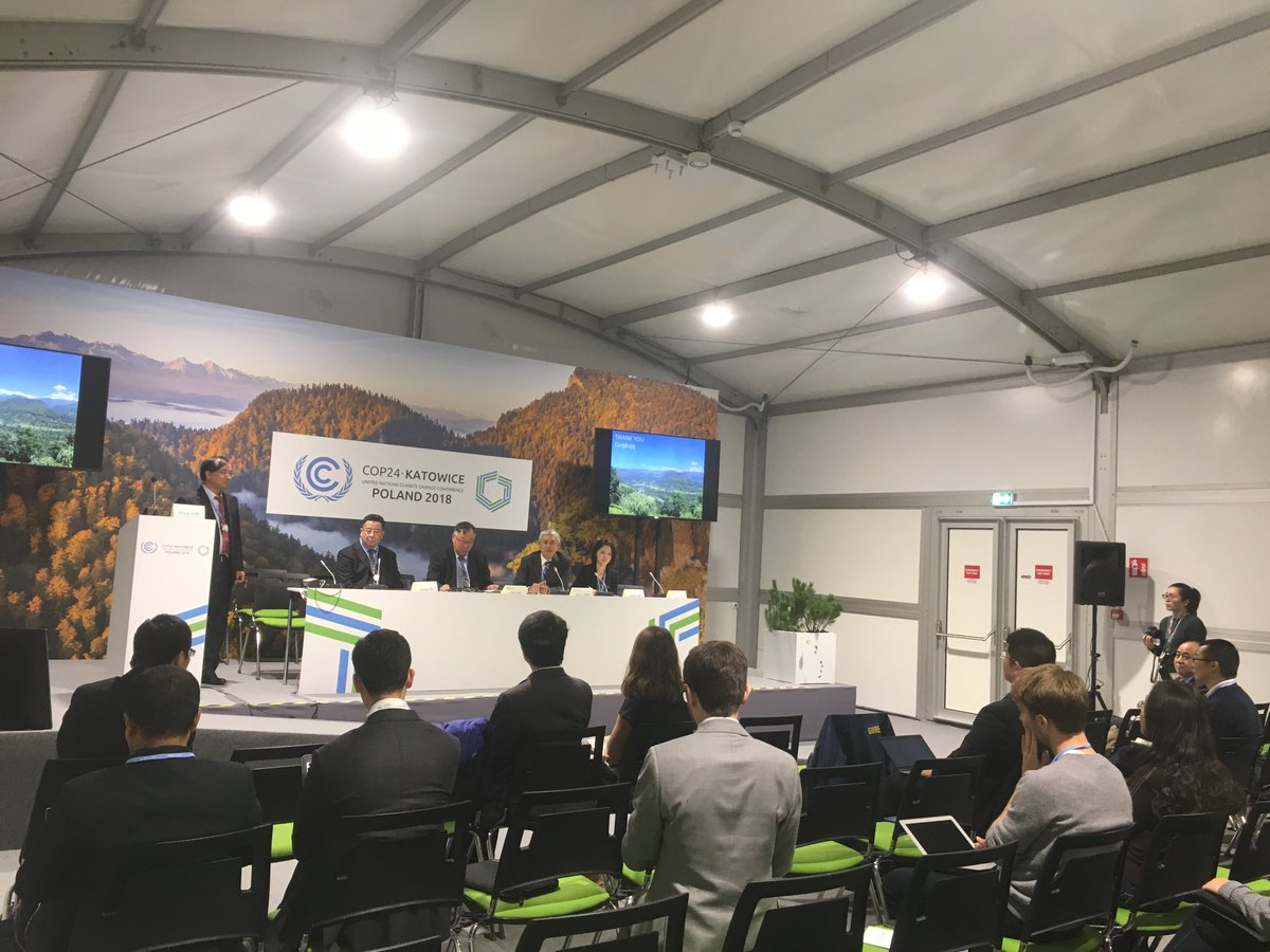 COP24ChinaWatch's tweet photo. "Future Earth" is an int'l scientific collaboration, and #China is involved to co-design/produce/deliver solutions to #climatechange. Below, see #energy slide from #COP24 side event. Ms. Diwan Tan of UNEP discussed tech and knowledge transfer through #ecosystem-based #adaptation https://t.co/yOjclmADxu