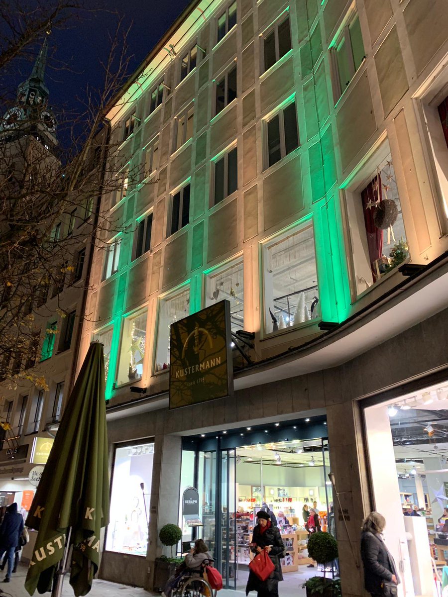 first installation of new D70 Boxer RGBW!
#Kustermann #München #architecturallight