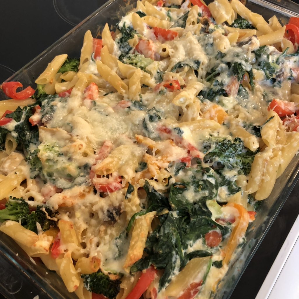AislingOT's tweet photo. pasta bake full of lots of colourful veggies today in @RegencyWard cooking group! promoted lots of discussions about colour and food 🌈 fantastic to also welcome our new volunteer Kate, who will be supporting the group over the next few months @MillView_OTteam https://t.co/dI09DcKo7o