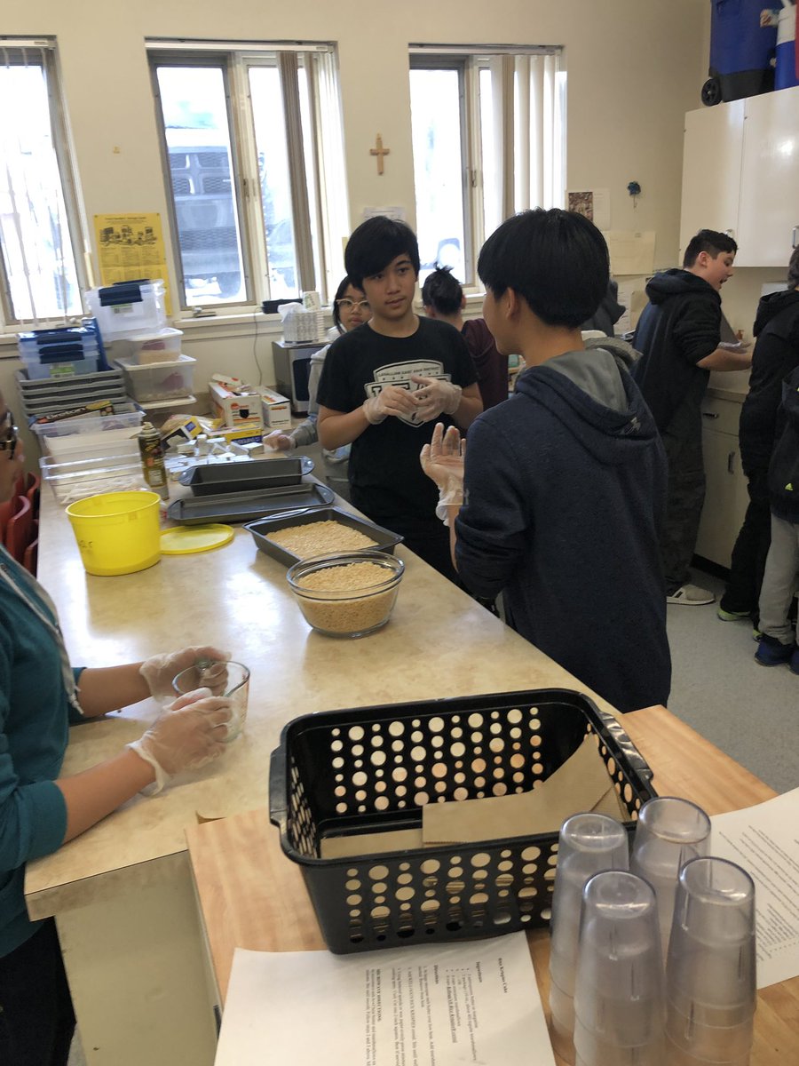 MissFischer7_8's tweet image. Gr.7/8 Ss had a great time baking the treats for our upcoming Christmas activity night bake sale. Thanks to @denise2503 &amp;amp; Mrs. Simic for your help @StMichaelRegina #learntobake