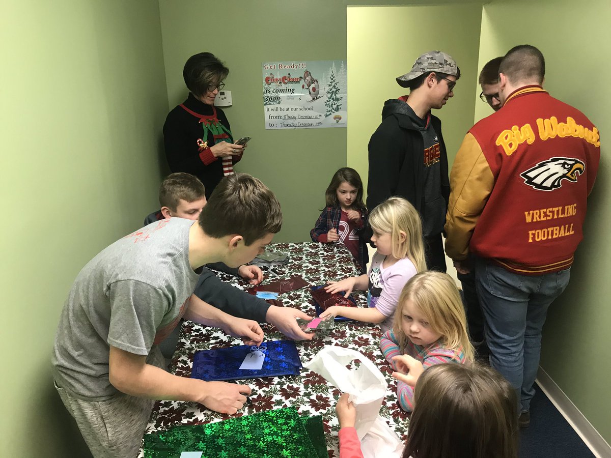 Some more Eagles working as Santa’s helpers.