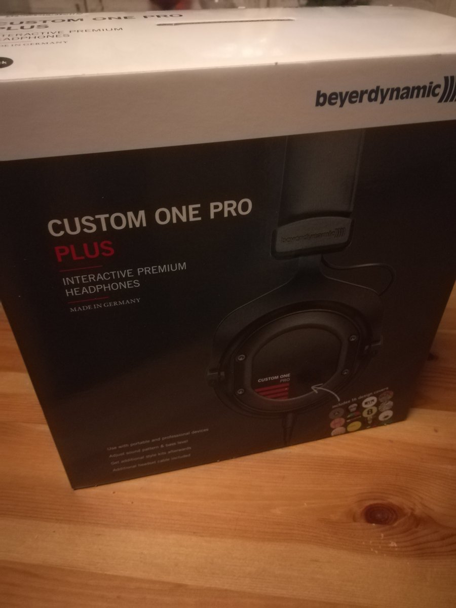 Uudet luurit hommattu illan striimiä varten. PEL pelit jatkuu taas 17:00. Suomenkielisestä selostuksesta vastaa tänään kukas muukaan kuin Hevosmies!! Tulkaa kannustaan Suomen pojat jatkoon!! twitch.tv/69horseman69