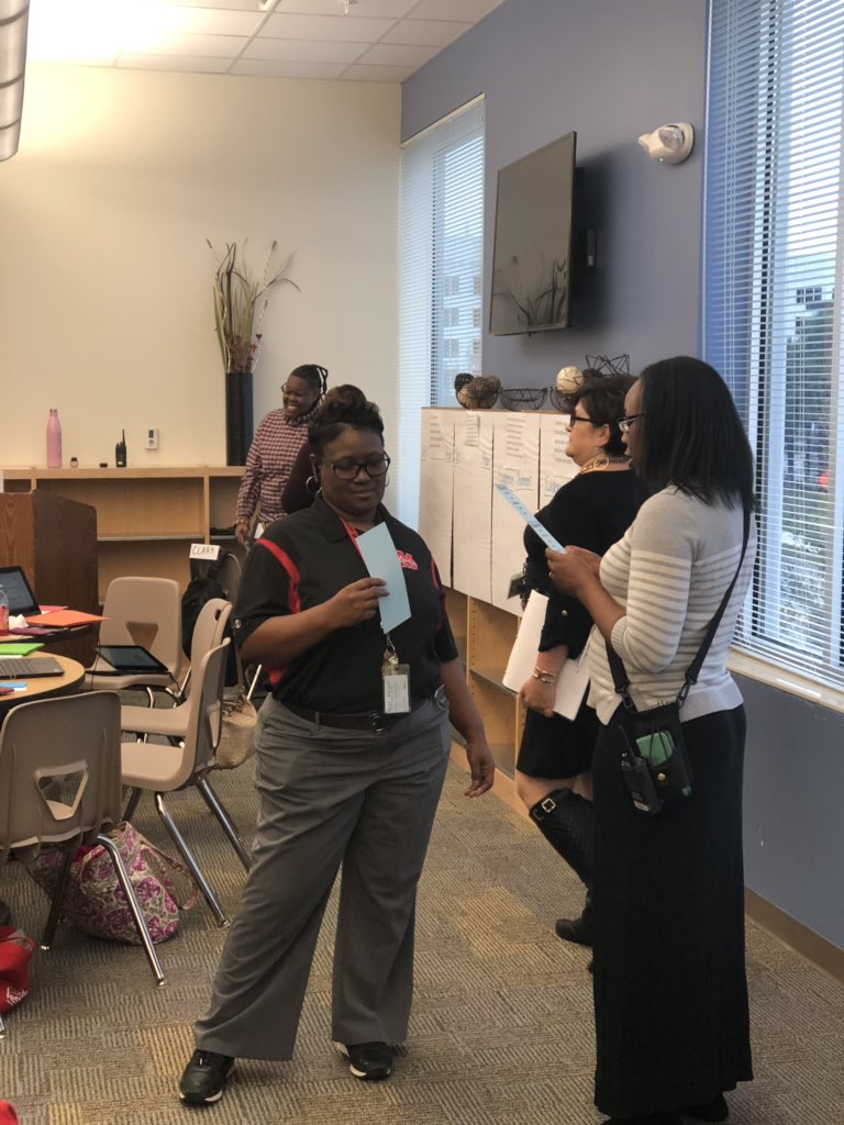 Stephanie_BMcCo's tweet photo. DPLC Session 3 with @MemorialMS @CarverOCPS #OCPSACE enjoying an innovative vocabulary game of Taboo focused on the roles as they prepare to embark on Guided Visits. @ocpsPL #closereading #collaboration https://t.co/GiE6S7oIKV