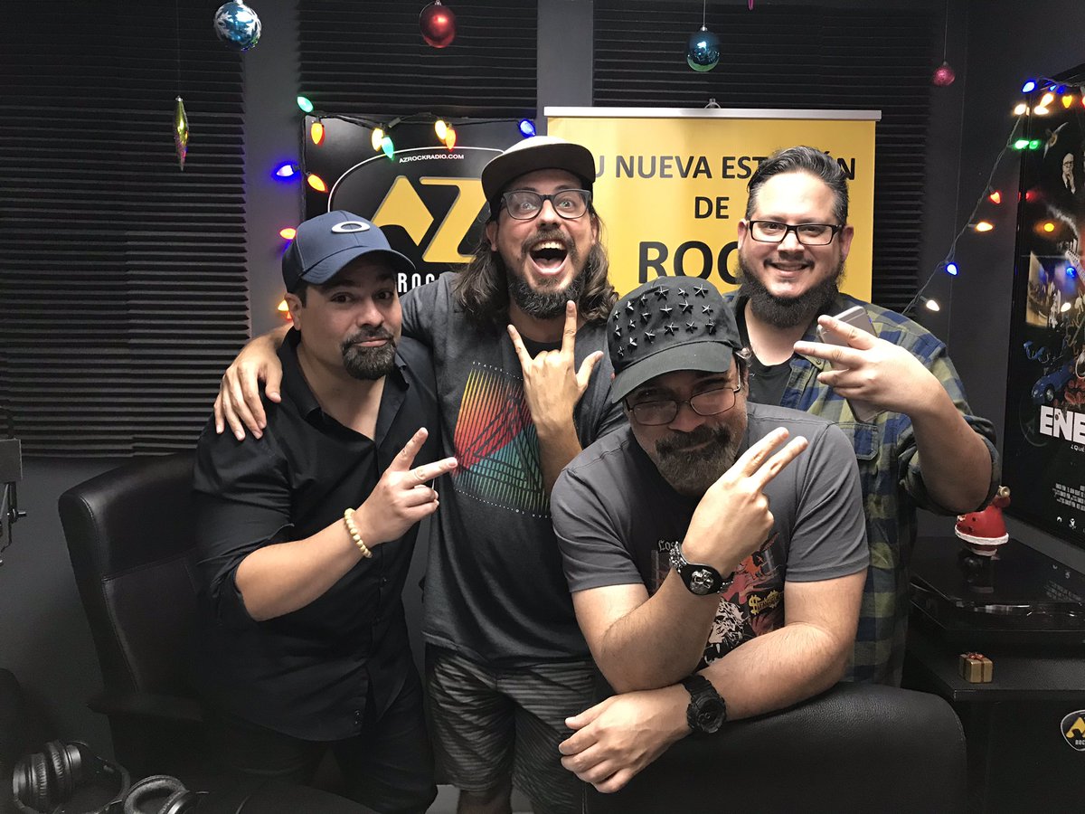 elyorchpr's tweet photo. Se me olvido postear esta foto de @chenteydrach roqueando con nosotros y haciendo la señal de los cuernos a lo DIO (Que no son satanicos por si acaso) cualquiera diria que con el pelo largo y en esta foto somos una banda de rock jajajaja @ElHumbertz https://t.co/dVFgRUt86N
