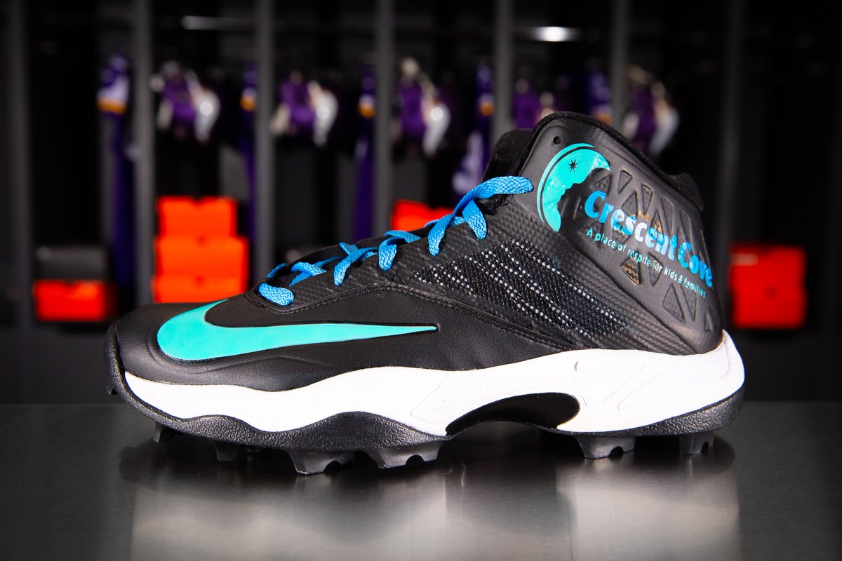 CrescentCove's tweet image. Shout out to @elflein65 for supporting @CrescentCove this Sunday as part of the NFL's #mycleatsmycause program. We are so excited to watch #65 and his Crescent Cove cleats!  vikings.com/news/vikings-t…