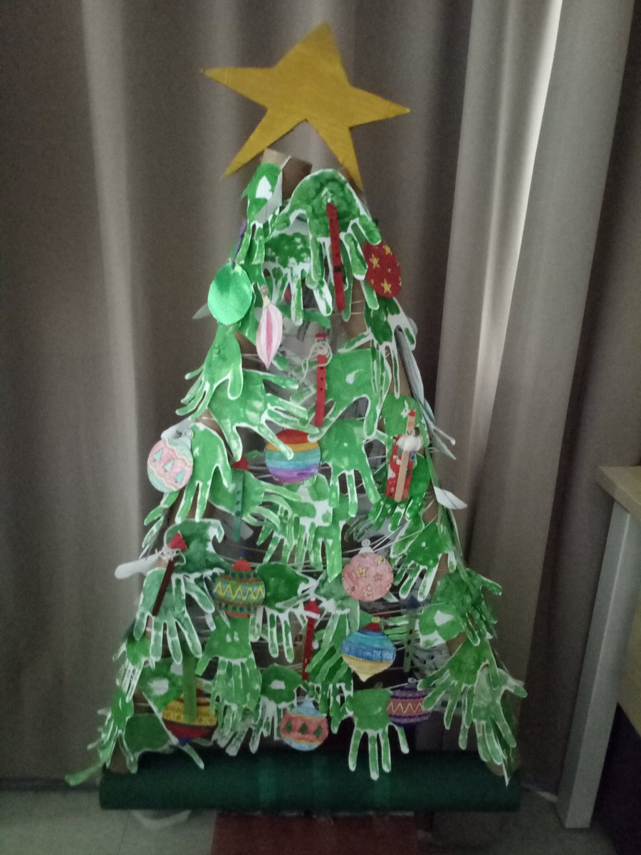 Samante_s_w's tweet photo. 3 Theresa's Eco christmas tree made out of scrap paper, cardboard box and lolly stick and many others. My best Christmas tree so far! Well done year 3s!! #HIS_learning https://t.co/MaLhotz5c1