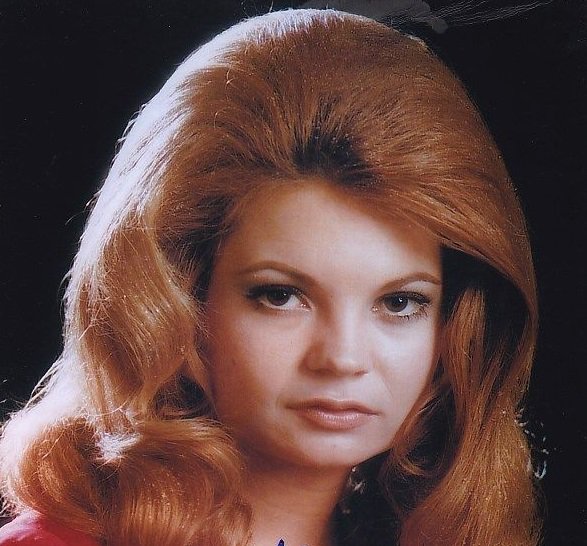 Kathy garver miniskirt — pic 5