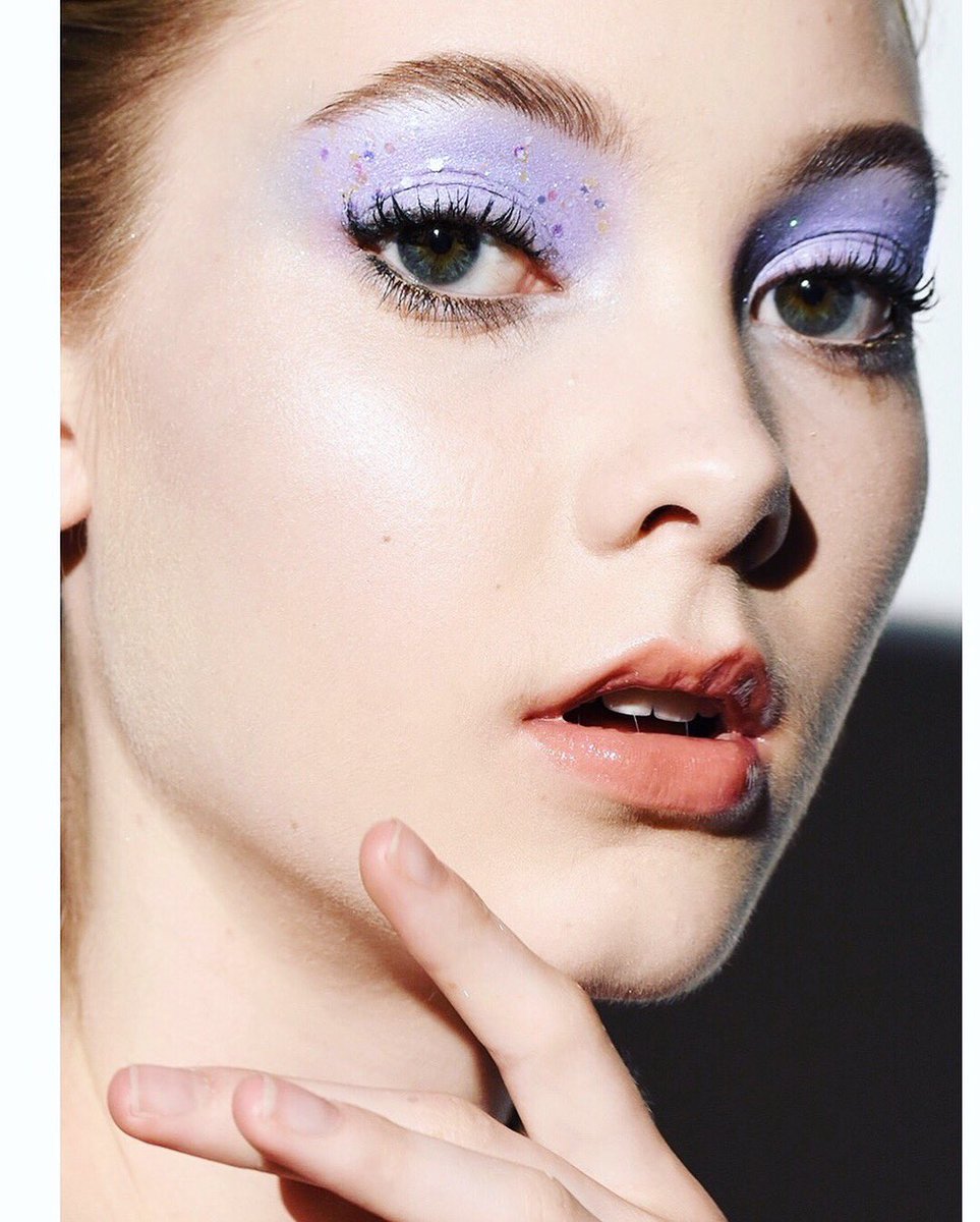 patikartmakeup's tweet photo. Just look at this girl her skin is pure perfection https://t.co/N9kb2KmDTi