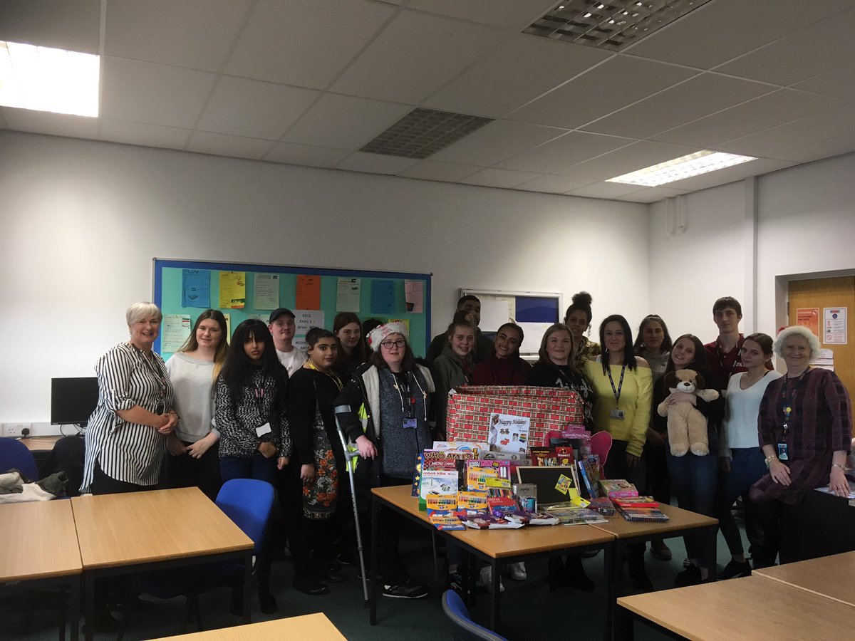 Level 2 understanding working in health sectors classes donating toys to the Yorkshire Children’s Trust. @AnnChambers13 @yorkshirechild @CalderdaleCol #socialactionproject