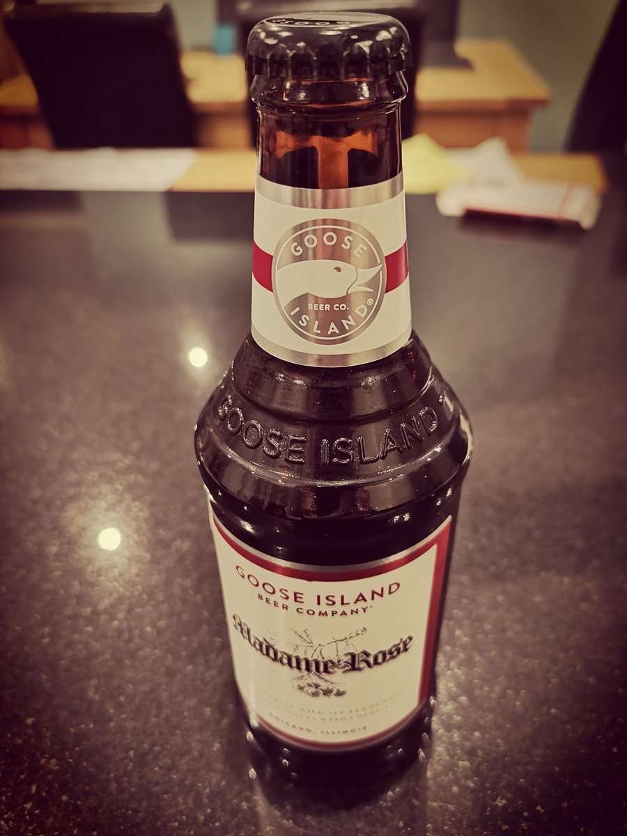 Yarxie's tweet photo. Goose Island's Madame Rose. Belgian style, with cherries. Looking forward to this!! #xmascheers @TheBeerHawk https://t.co/bTdECLuR0q