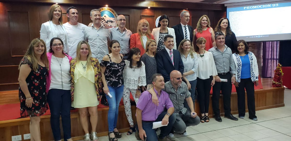 fodonto's tweet photo. Con un descubrimiento de placa, la promo 93' recibió un homenaje por sus 25º años de egreso 😊👏 #Cierre2018 en la #FO @UNCuyo https://t.co/y8jJpW3yUd