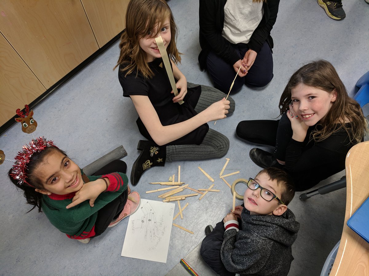 MsCopithorne's tweet photo. Grade 1s learning about the design process and collaborating with their grade 5 buddies to build an arm extender #rvsed #steam #HeloiseLorimer https://t.co/ozsXJUZ5aU
