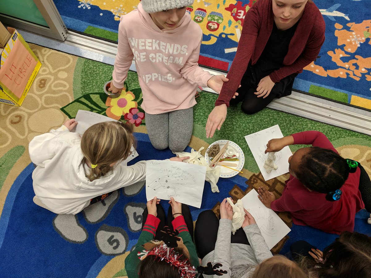 MsCopithorne's tweet photo. Grade 1s learning about the design process and collaborating with their grade 5 buddies to build an arm extender #rvsed #steam #HeloiseLorimer https://t.co/ozsXJUZ5aU