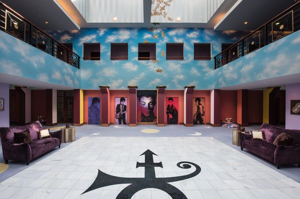WFMU's tweet photo. A visit to Paisley Park, Prince's recording studio estate turned museum: https://t.co/CgdndWh3MF https://t.co/SpBTEEQ7TB