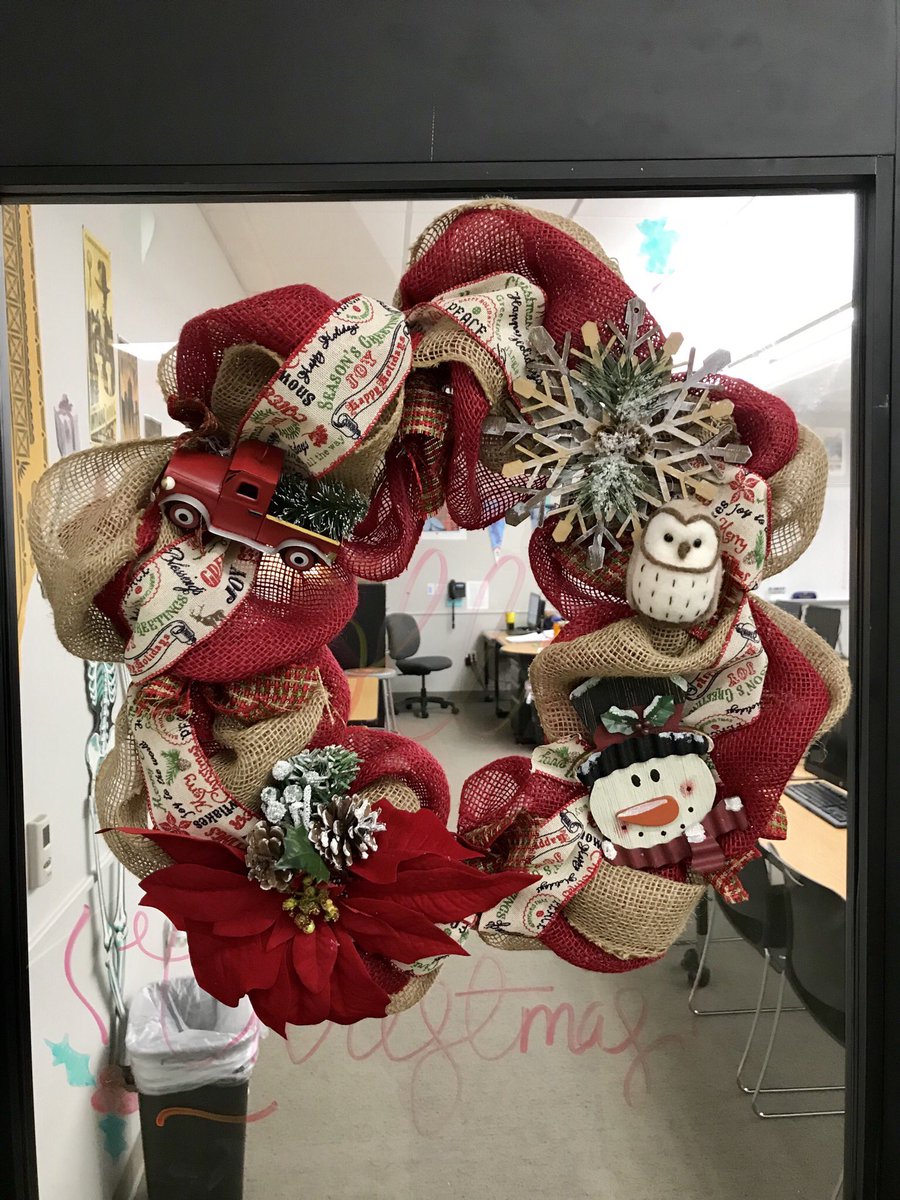 MrReederLearns's tweet photo. Have to brag on my wife for making another amazing holiday wreath for me! Sheβs keeping me festive!
π
π»πβοΈβοΈ@2018Memorial #wreath #festiveclassroom https://t.co/LrtF6Wzd59